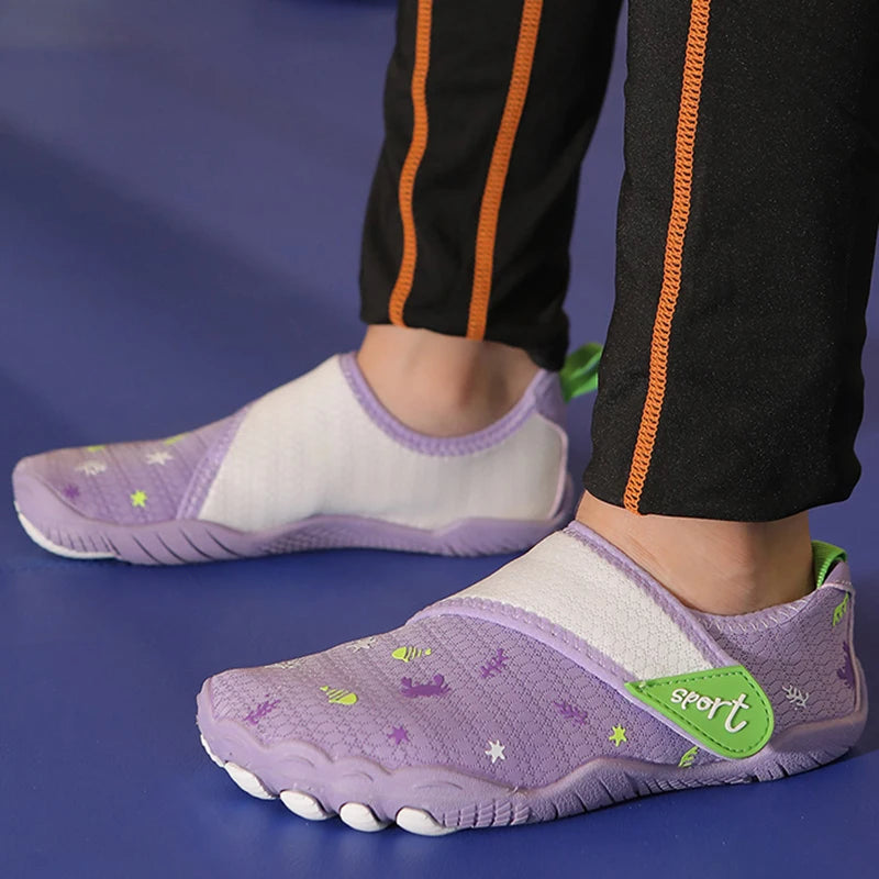 New children's outdoor water wading shoes, beach and stream tracing shoes, barefoot hiking and cycling five toe shoes