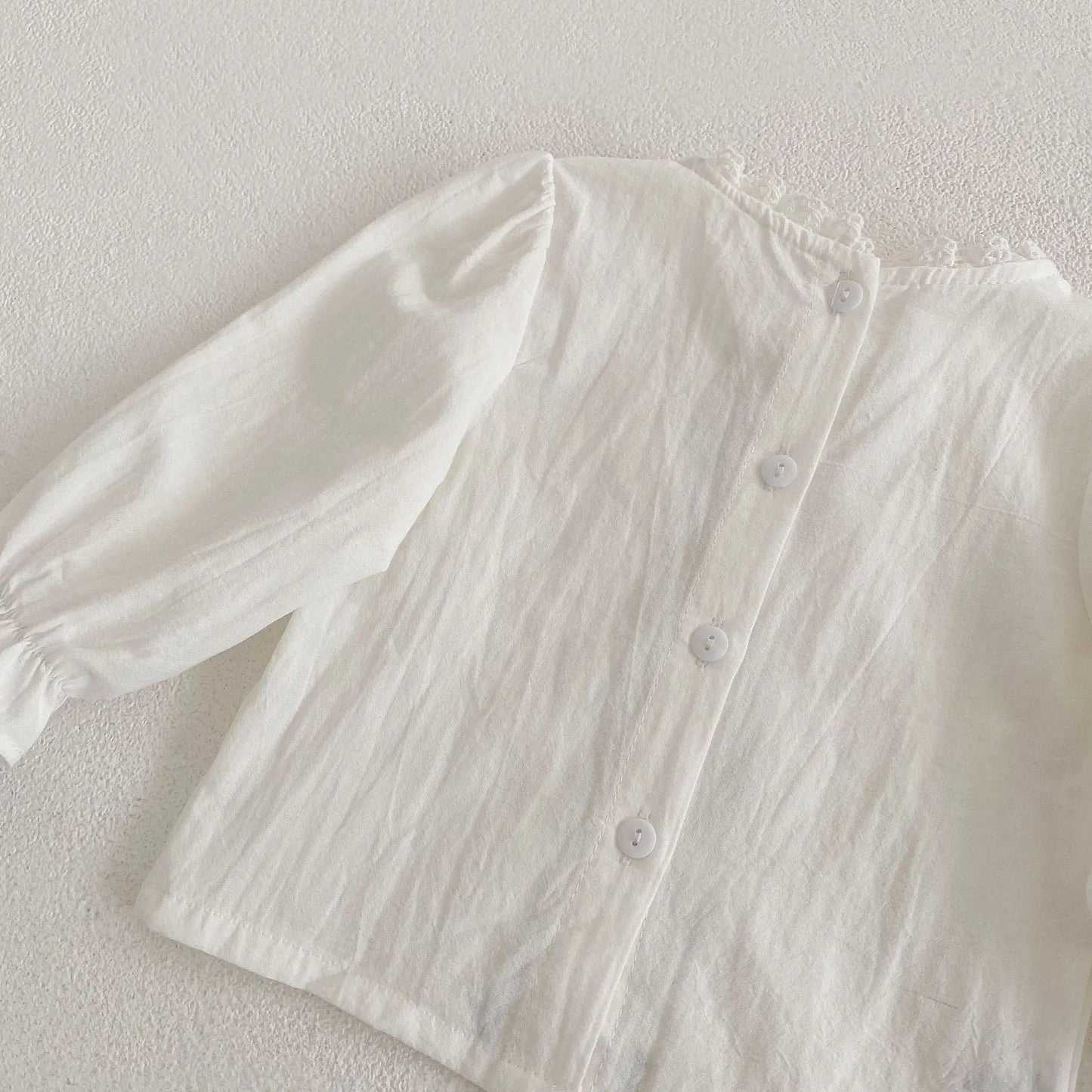 New children's clothing in autumn, 0-4 years old girls, embroidered lace top + printed bib pants